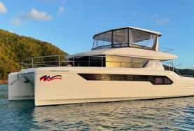 Sun reflecting off of Moorings 534 power cat