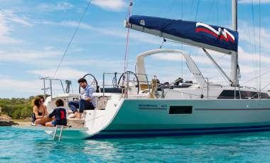 Moorings 42.1 Monohull exterior